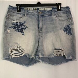 Vintage Reunion By Rewash Embroidered Five Pocket Jean Short Size 18